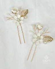 White Flower With Leaf Hair Pin