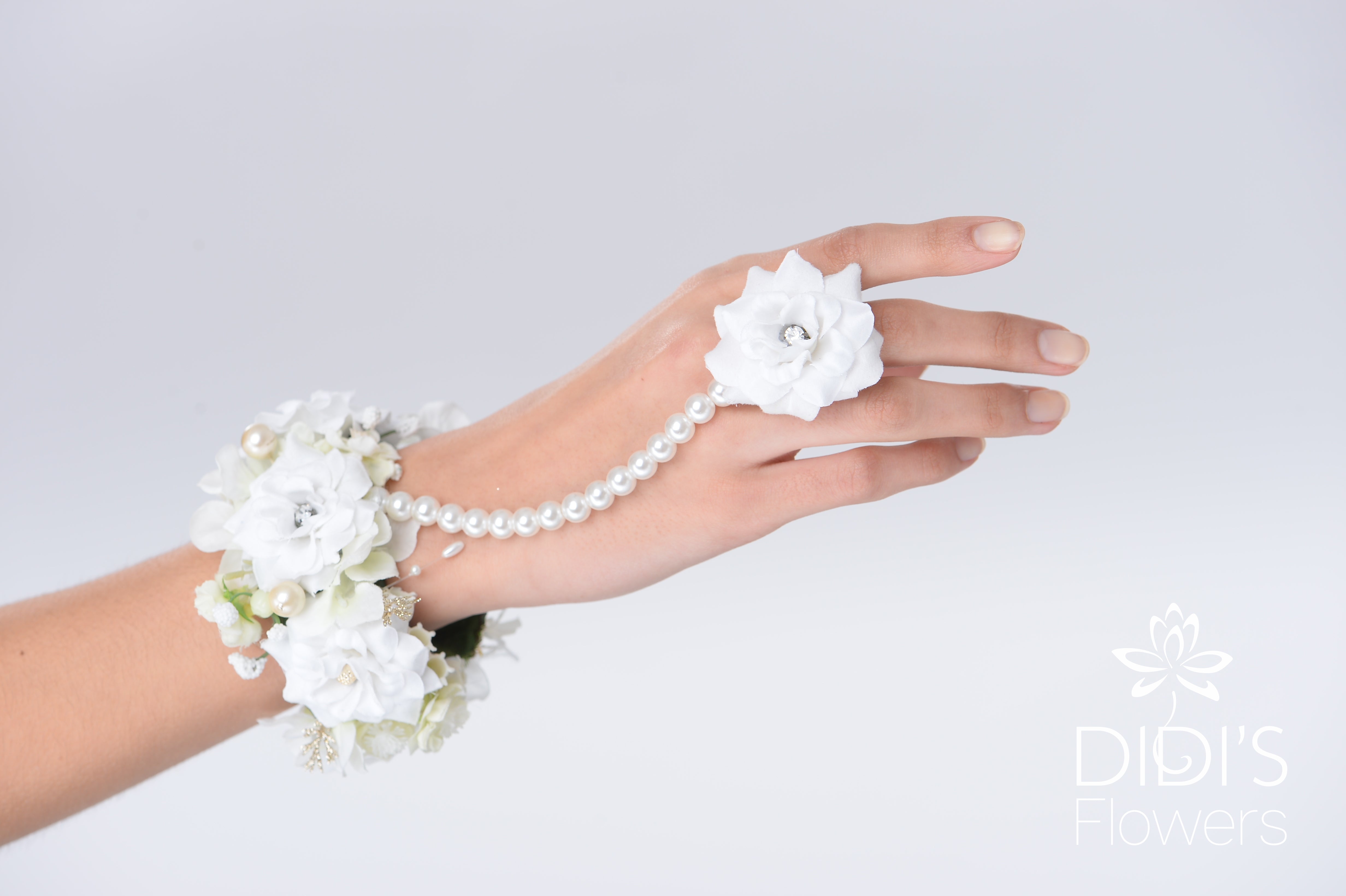 Floral Set - White crystal tikka