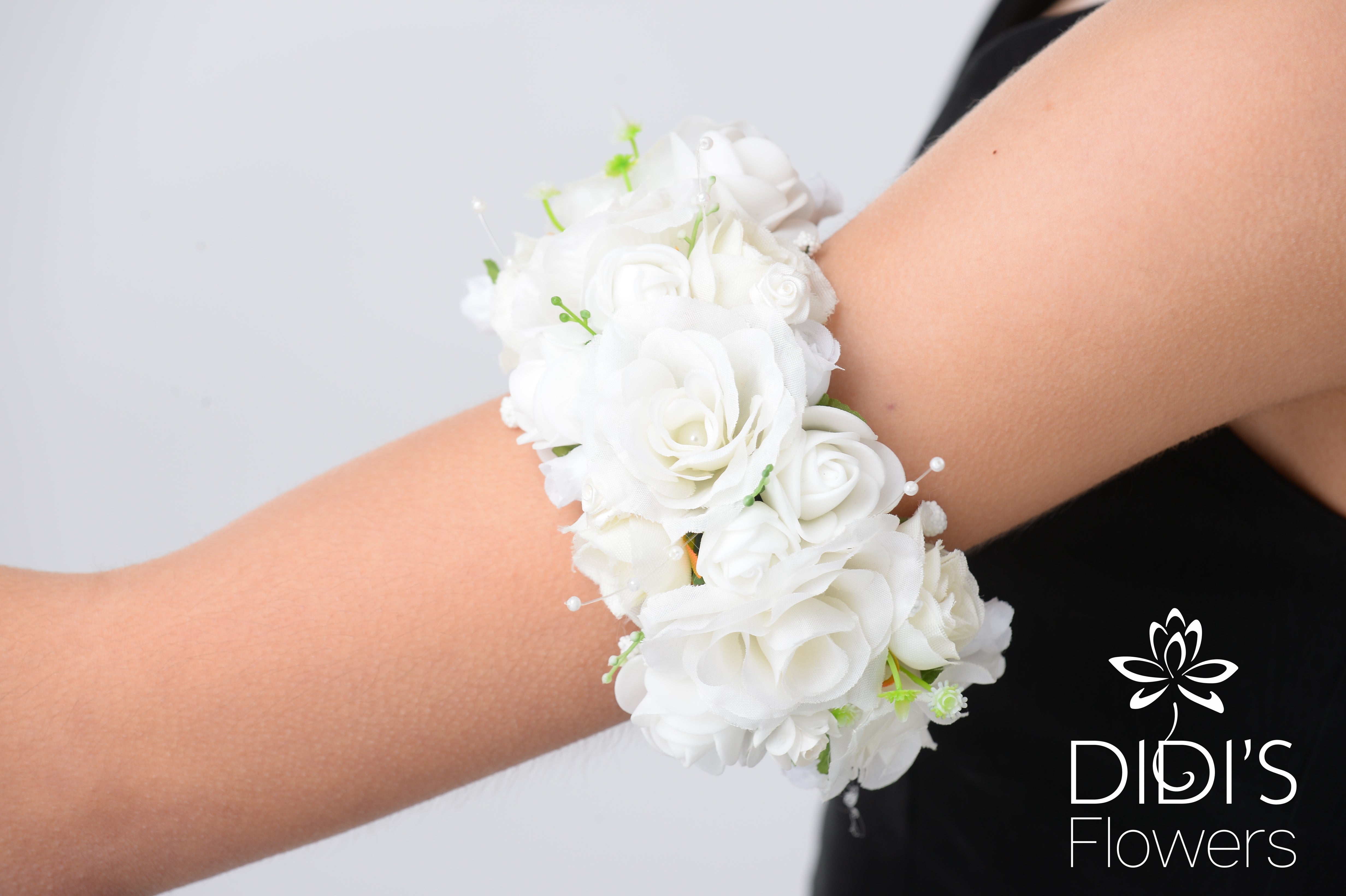 Floral Set - White With Arm Band