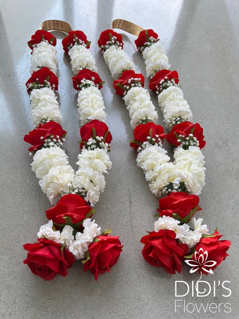 Rose, Carnation, and Baby's Breath Garland - Red and White – Didi's Flowers